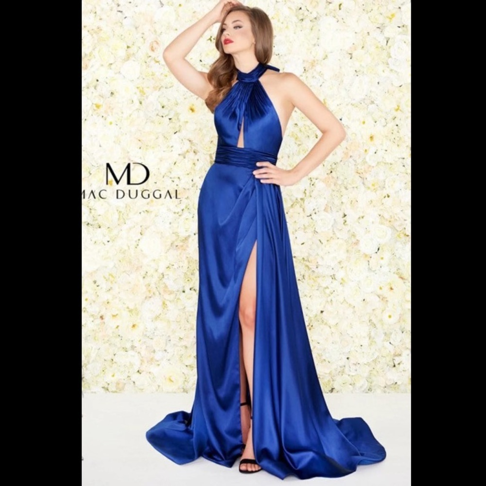 Mac Duggal
Halter Wrap Gown